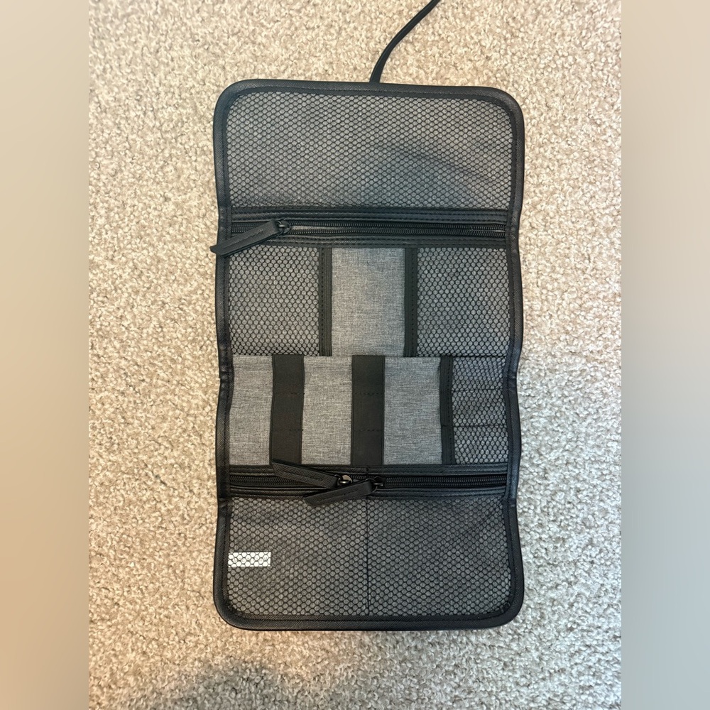 Travel cosmetic bag